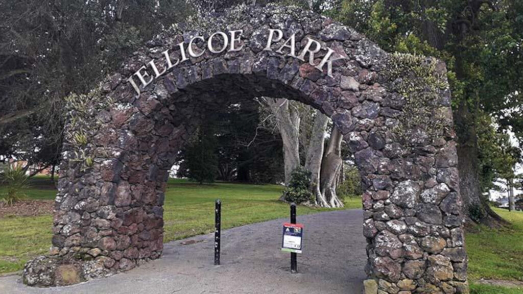 Memorial Arch Jellicoe Park, Onehunga